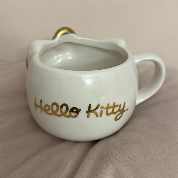 RARE Hello Kitty By Sanrio Mug With Rare GOLD Bow  Sculpted Ceramic Coffee Cup - Picture 4 of 6